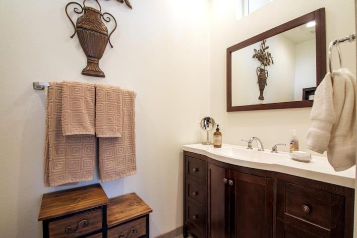 Private Casita In The Heart Of Palm Desert