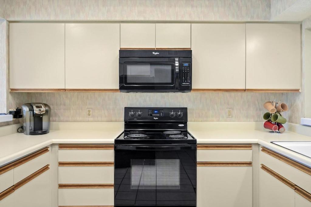Desert Falls Cc Luxurious Desert - 3 Bedroom Apartment *