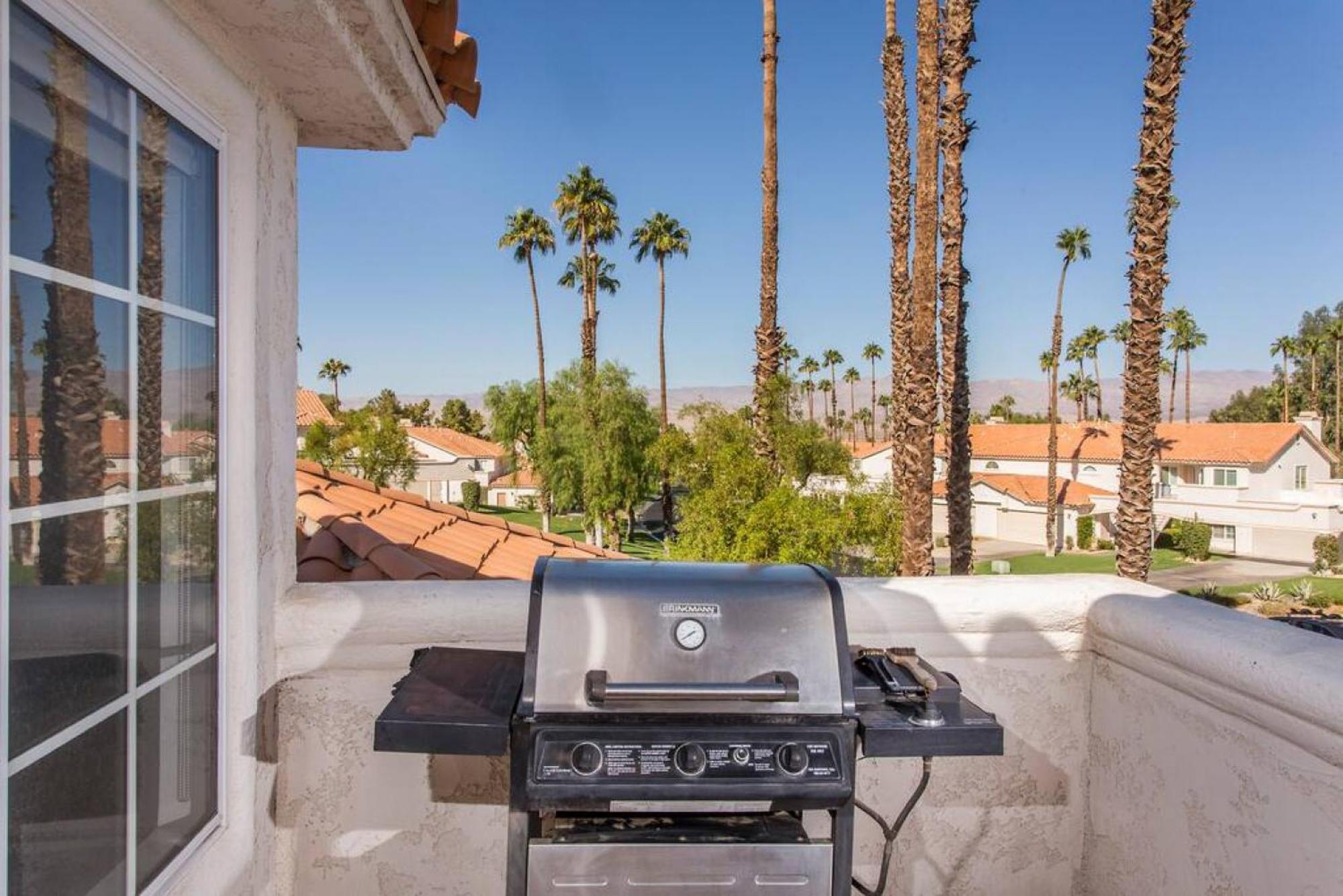 Beautiful Oasis 2bd 2ba Getaway Holiday home *