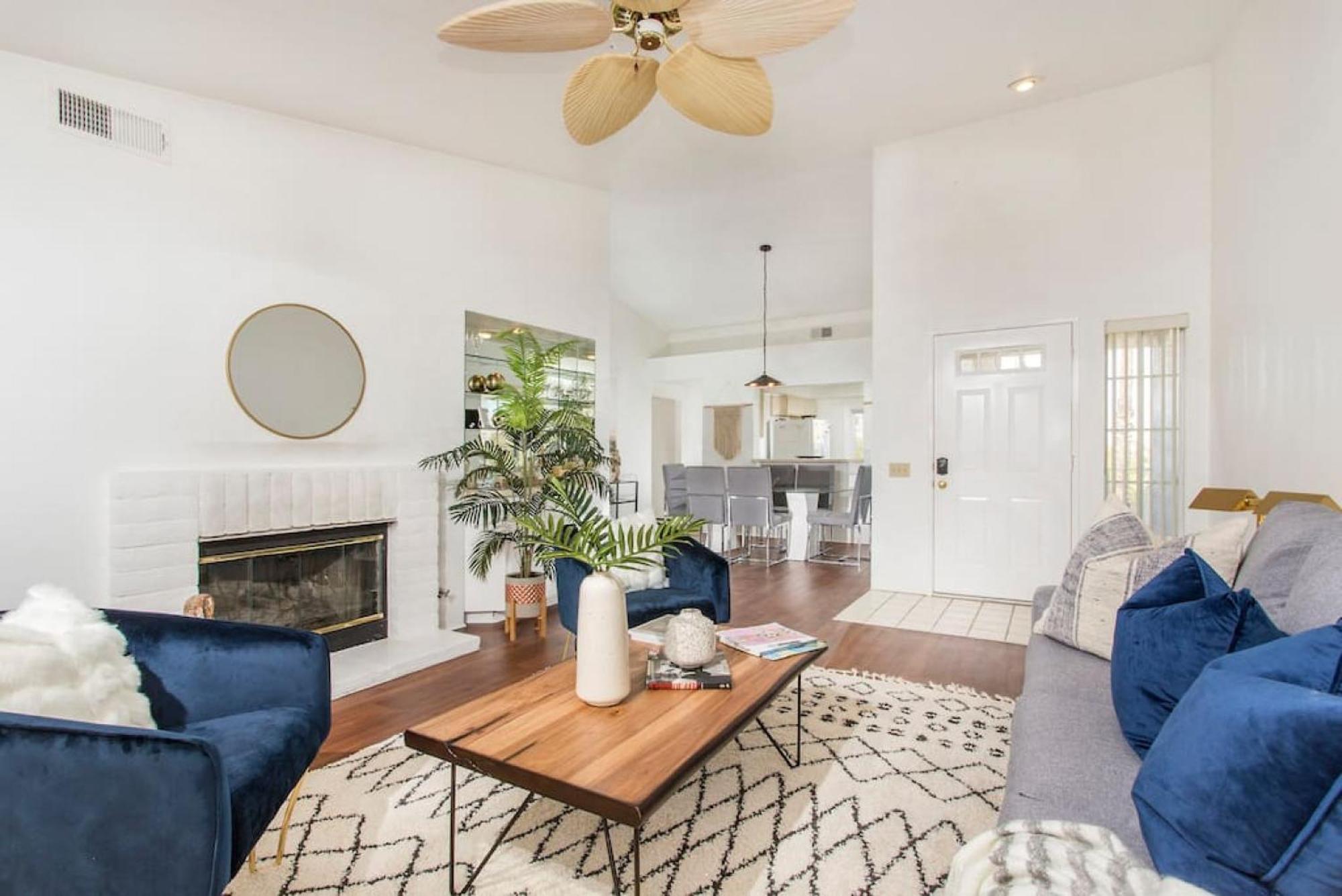 Beautiful Oasis 2bd 2ba Getaway Holiday home Palm Desert