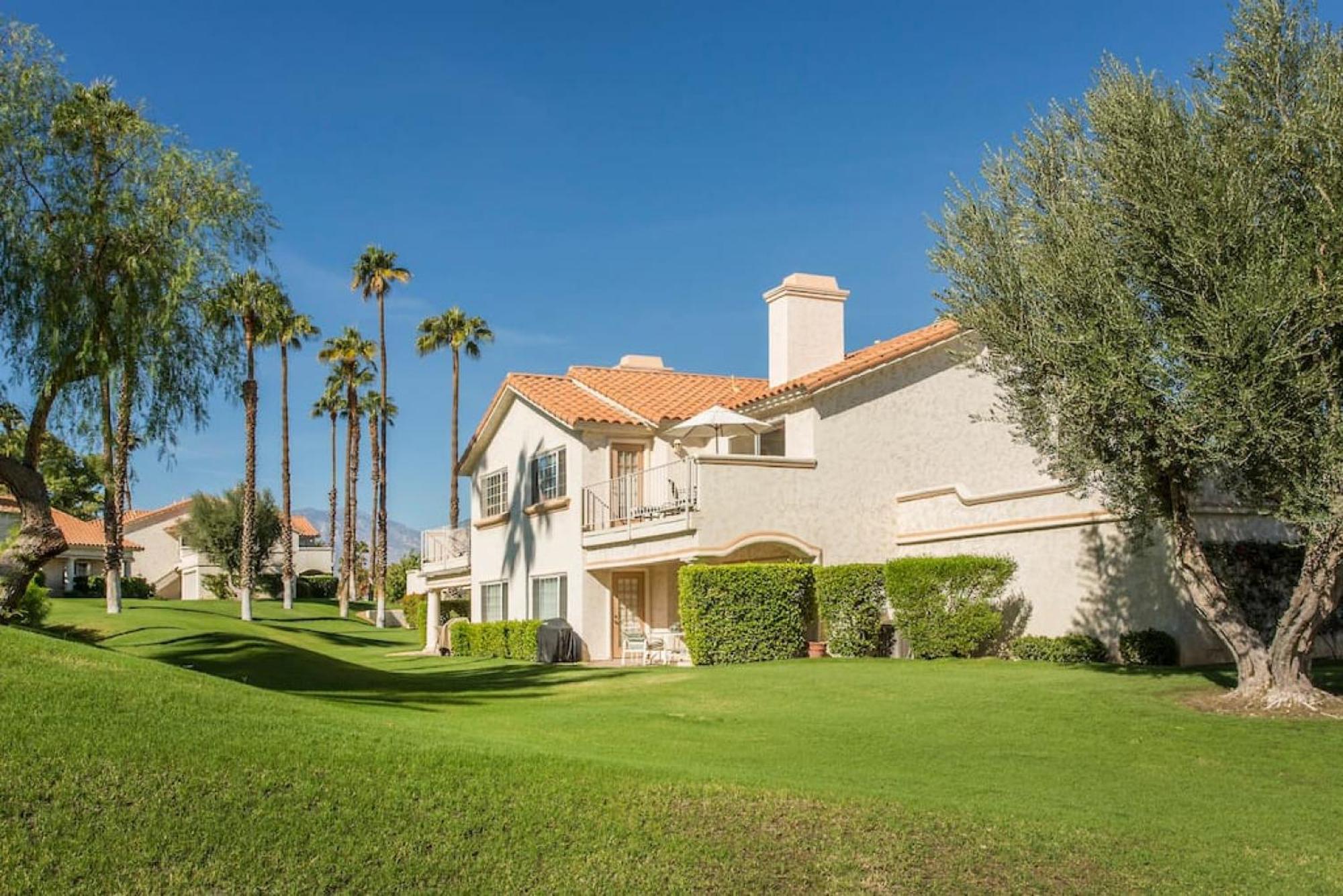 Beautiful Oasis 2bd 2ba Getaway Holiday home *