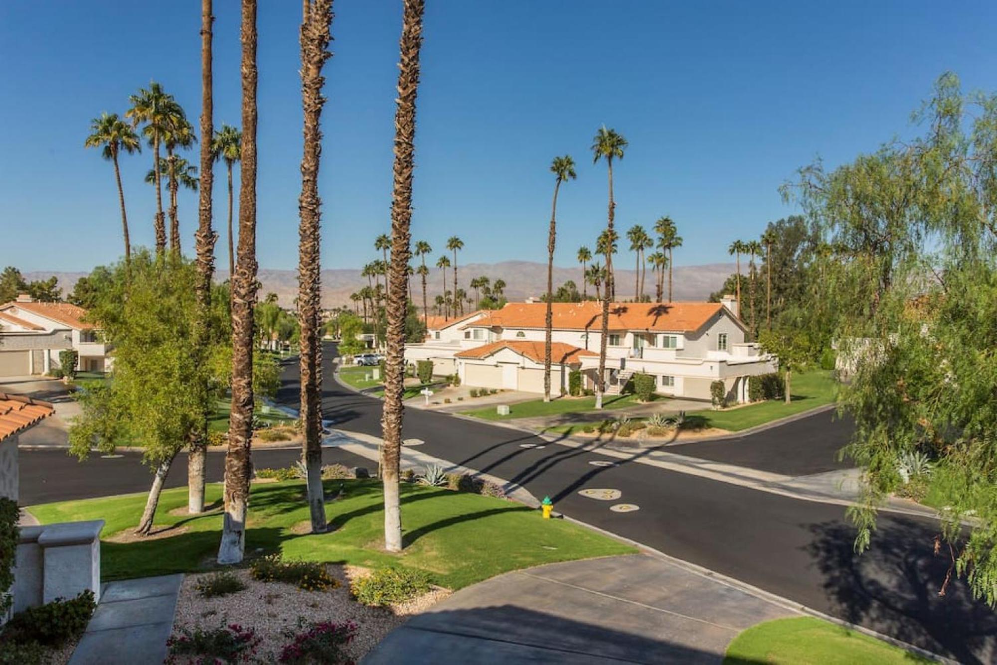 Beautiful Oasis 2bd 2ba Getaway Holiday home
