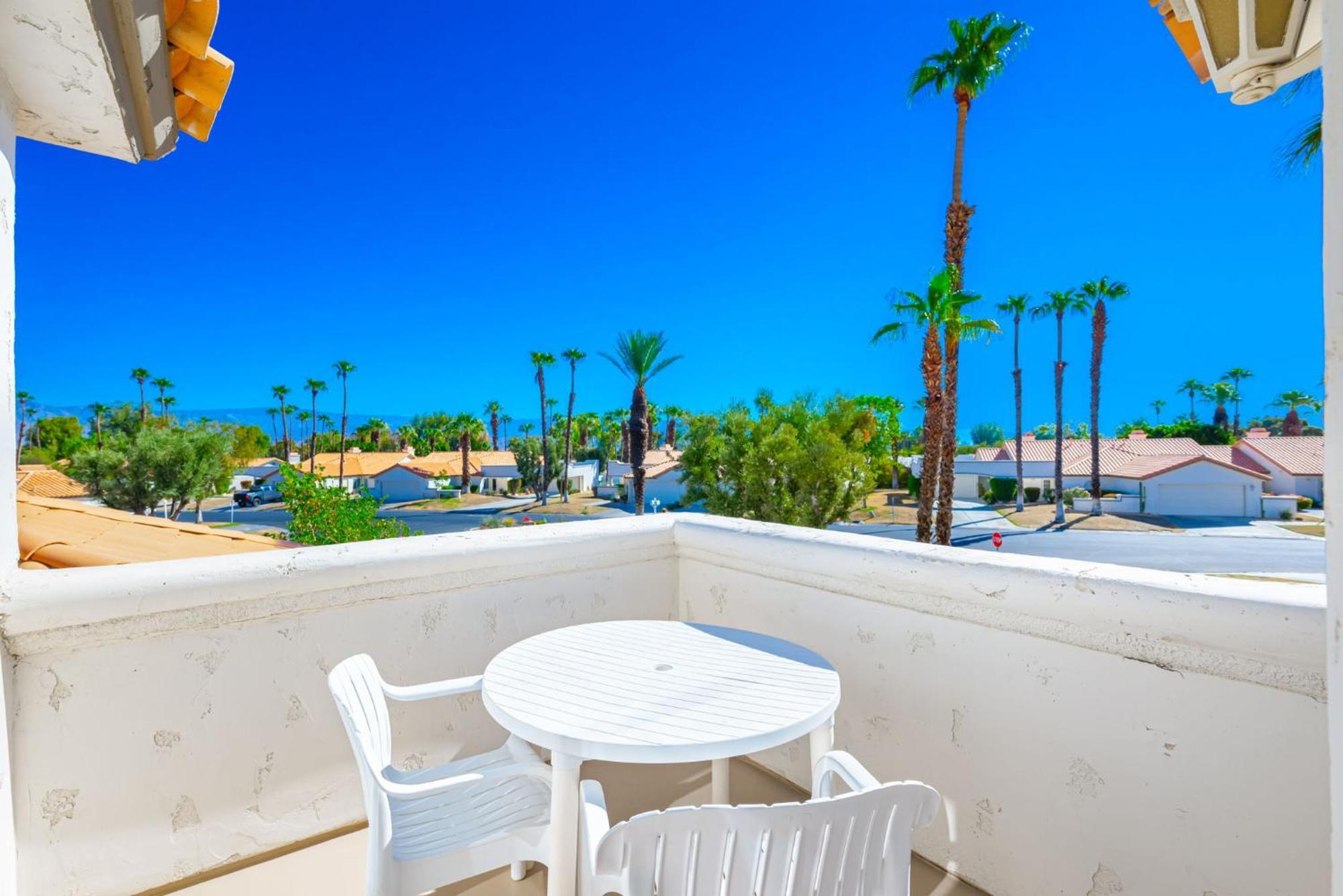 Newly Renovated In Holiday home Palm Desert