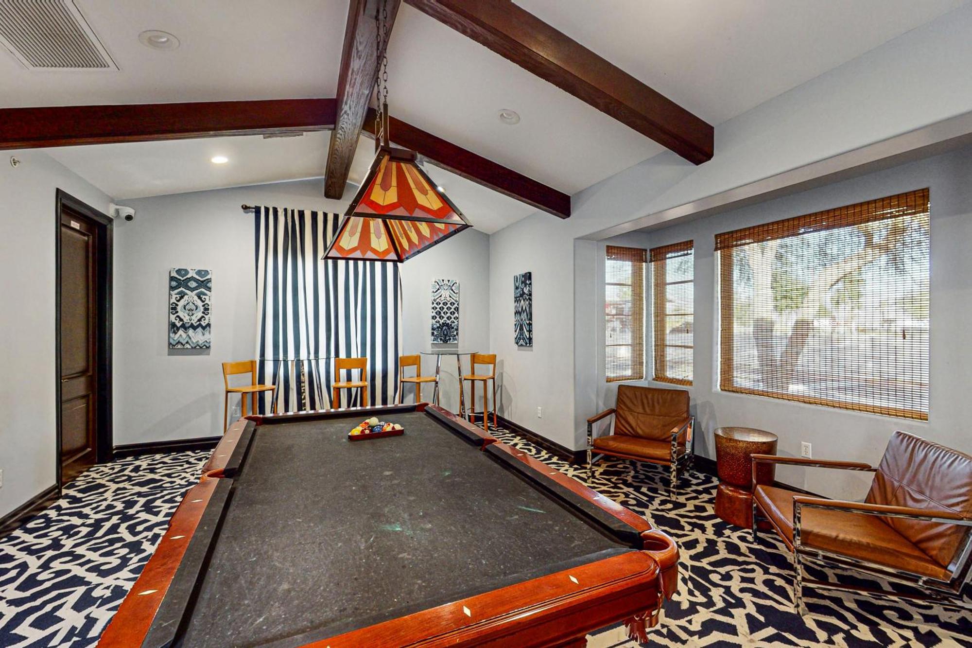 Desert Luxury At Spanish Walk Apartment