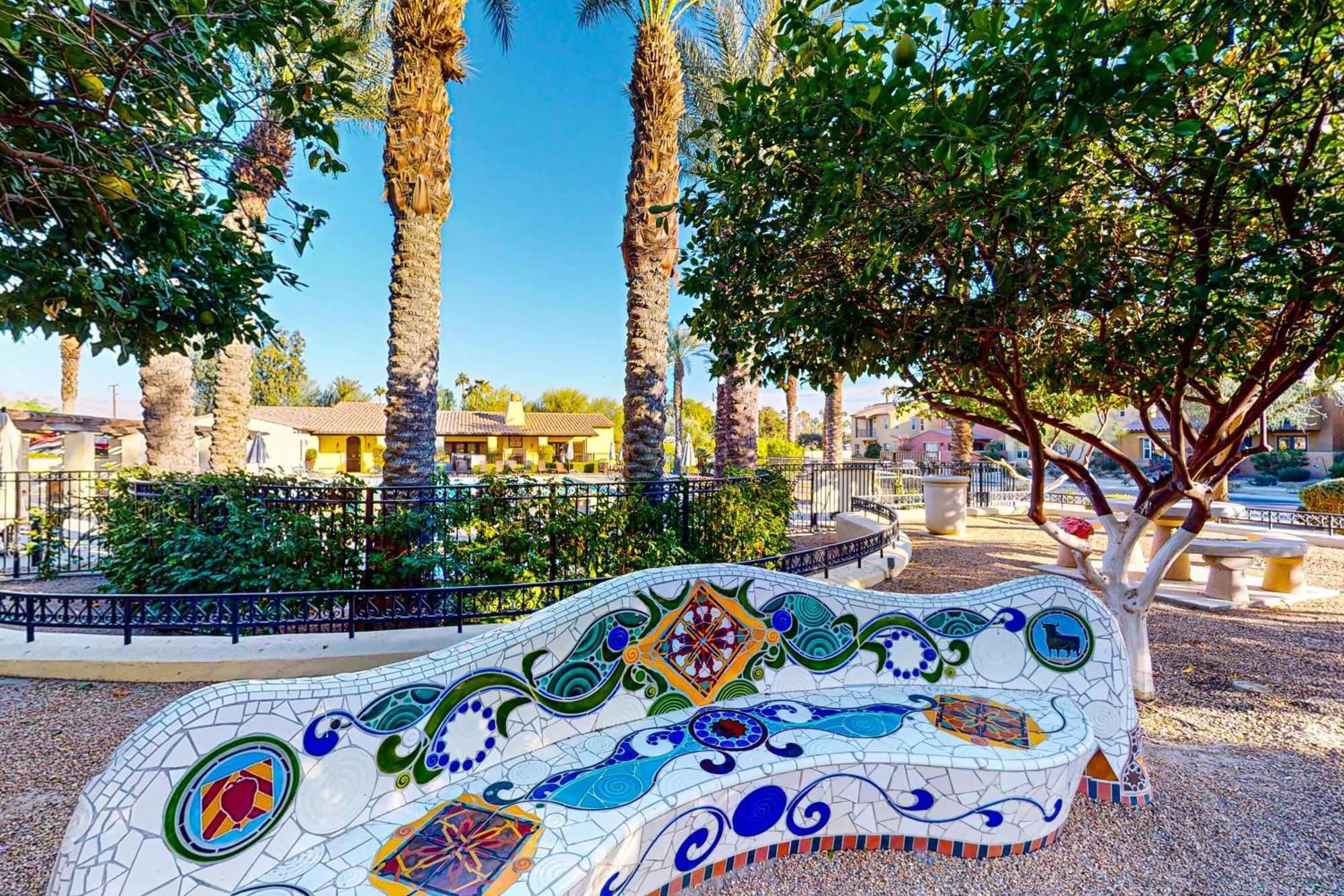 Desert Luxury At Spanish Walk Apartment