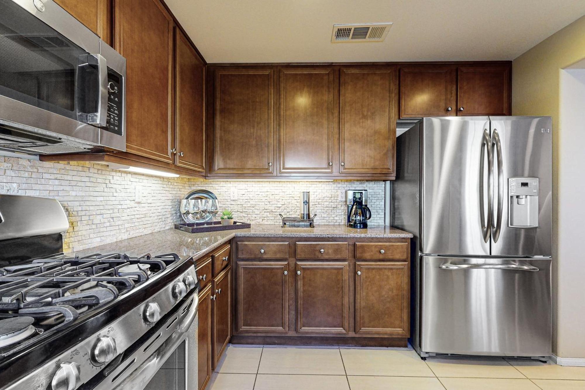 Desert Luxury At Spanish Walk Apartment