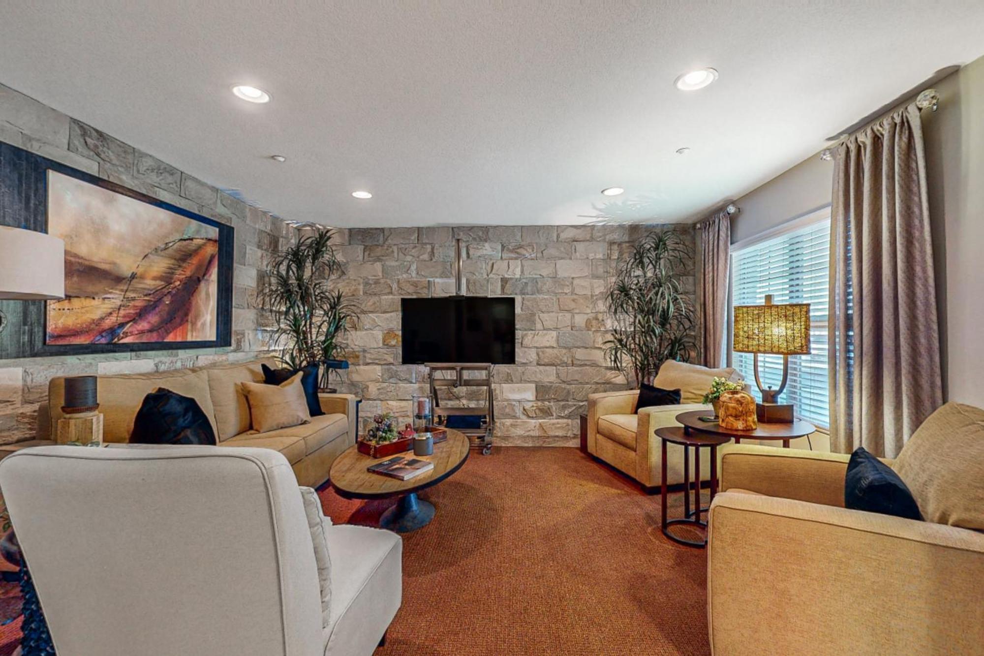 Desert Luxury At Spanish Walk Apartment