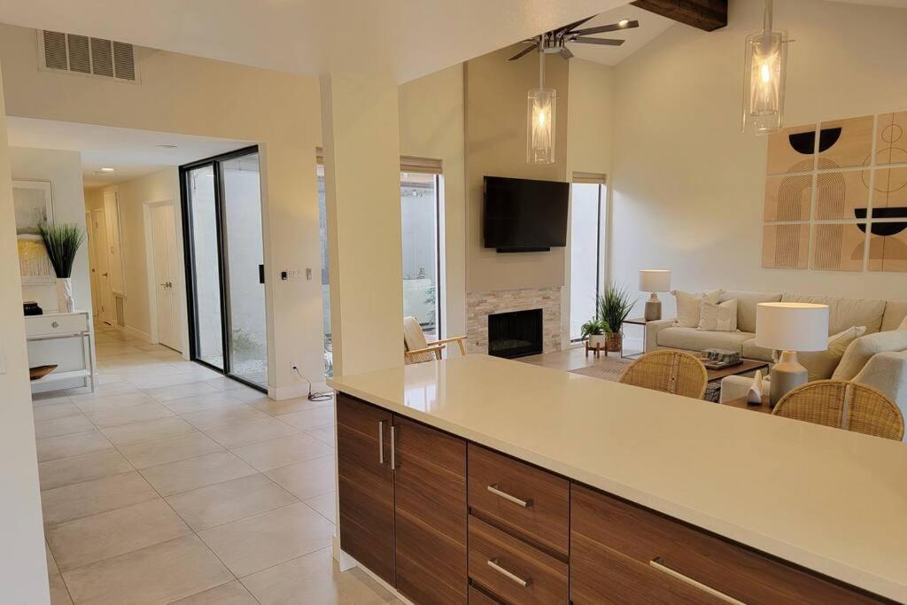 High-end Mid-century On The Golf Course Palm Desert