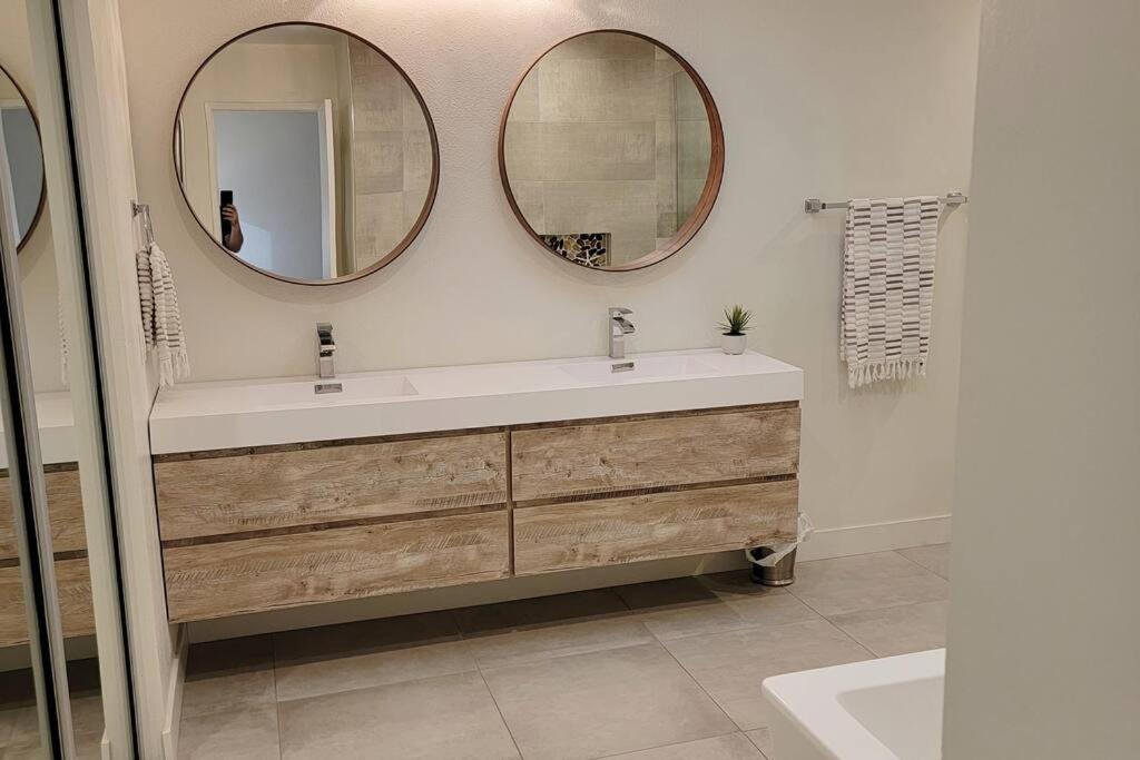 High-end Mid-century On The Golf Course *
