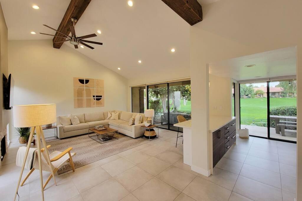High-end Mid-century On The Golf Course Holiday home *