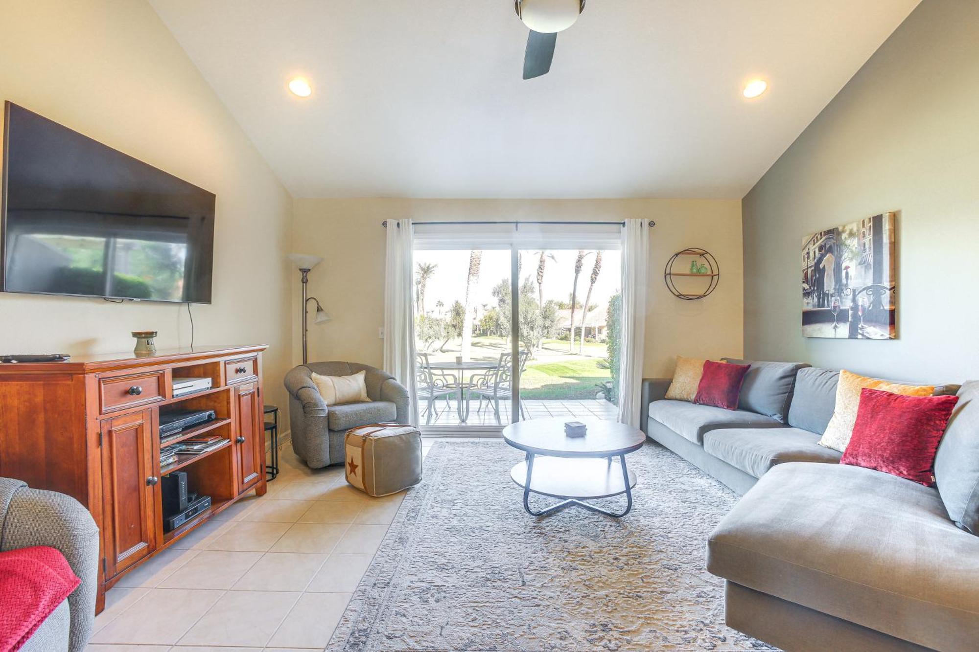 Apartment Games, Grill And Golf Course View Gem!