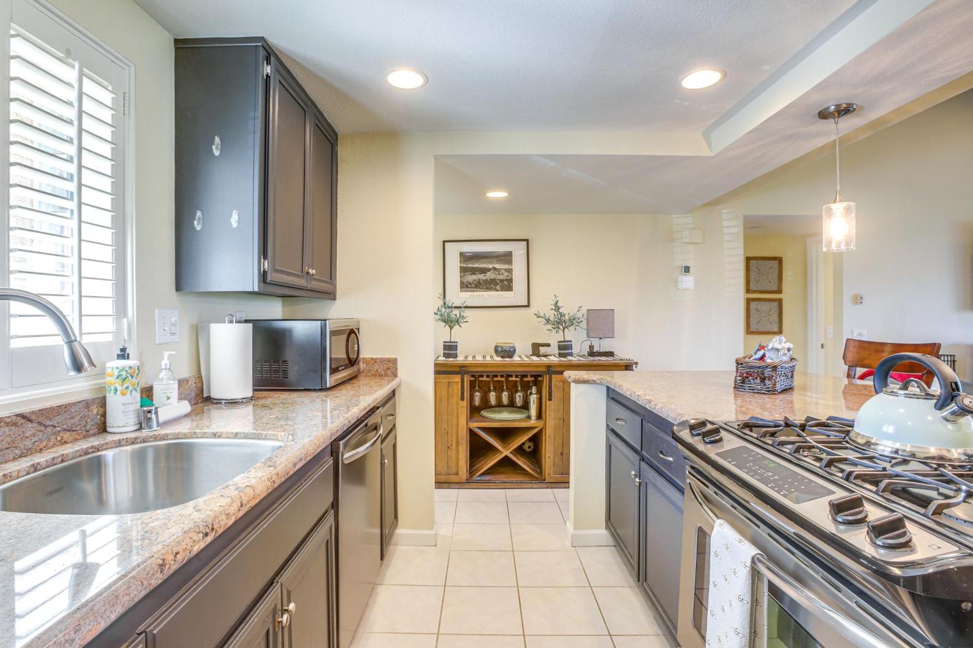 Apartment Games, Grill And Golf Course View Gem! *