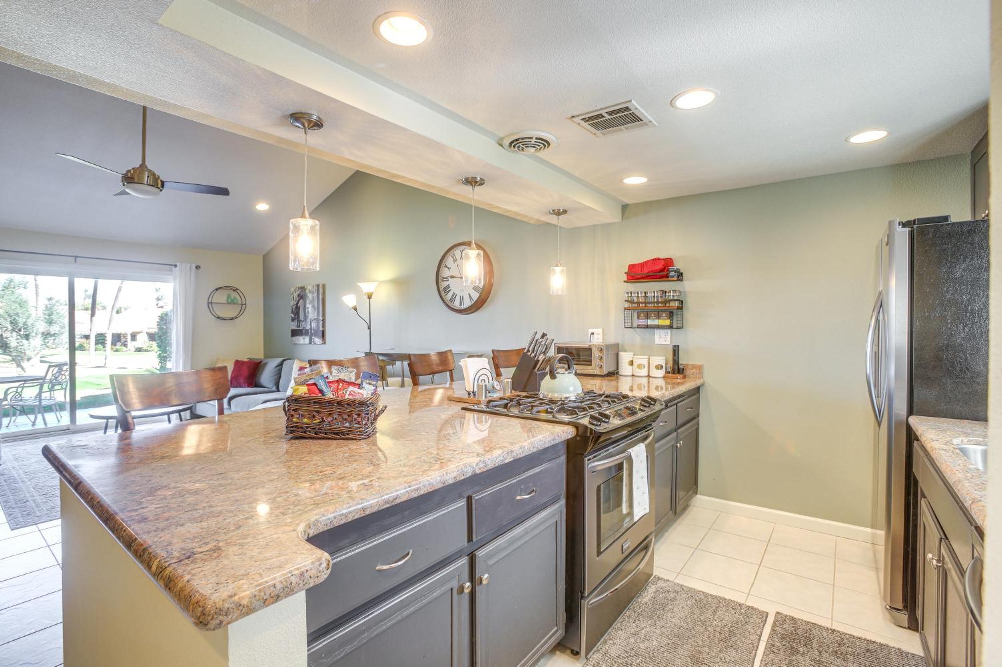 Apartment Games, Grill And Golf Course View Gem!