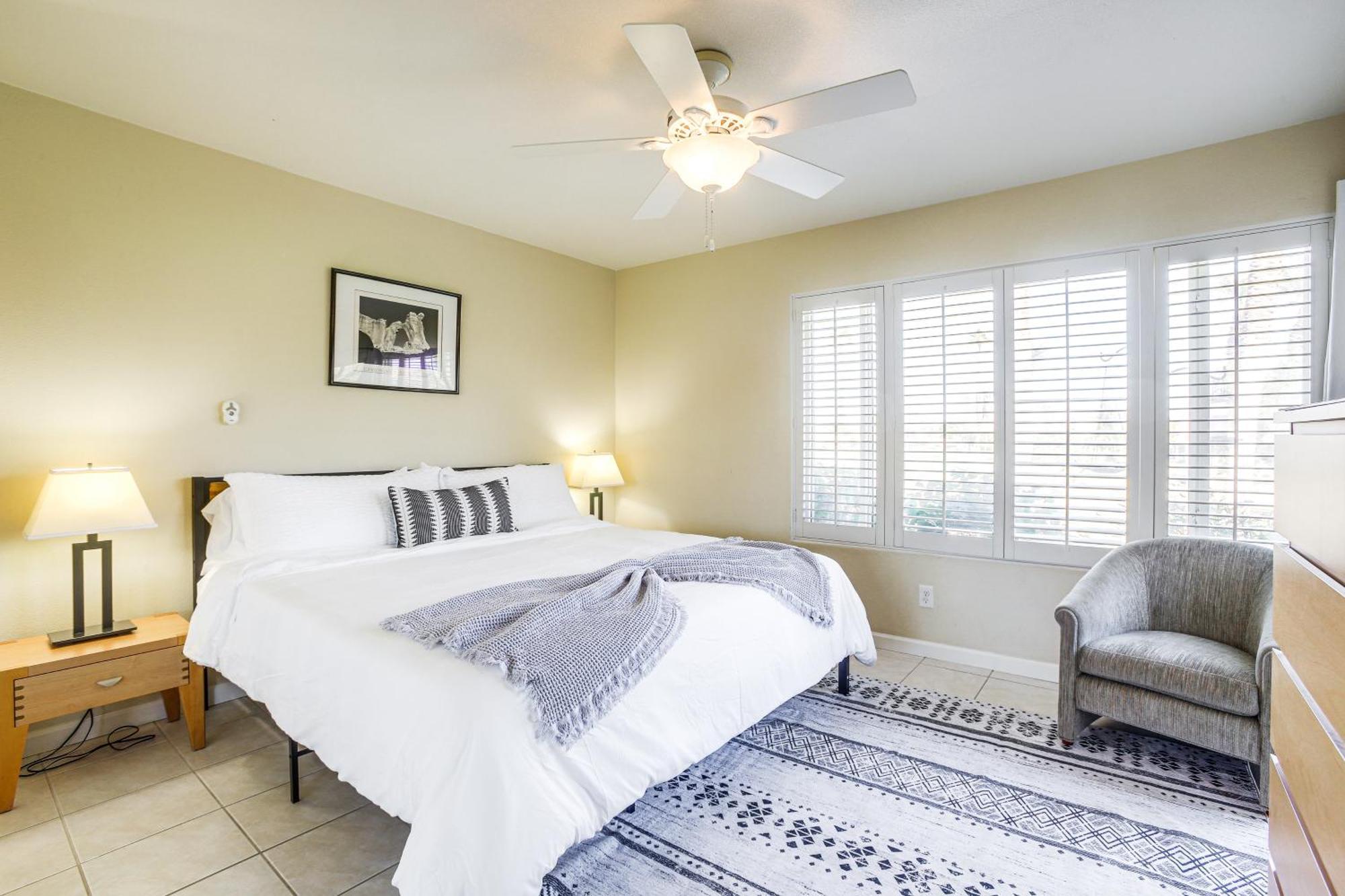 Games, Grill And Golf Course View Gem! Apartment Palm Desert