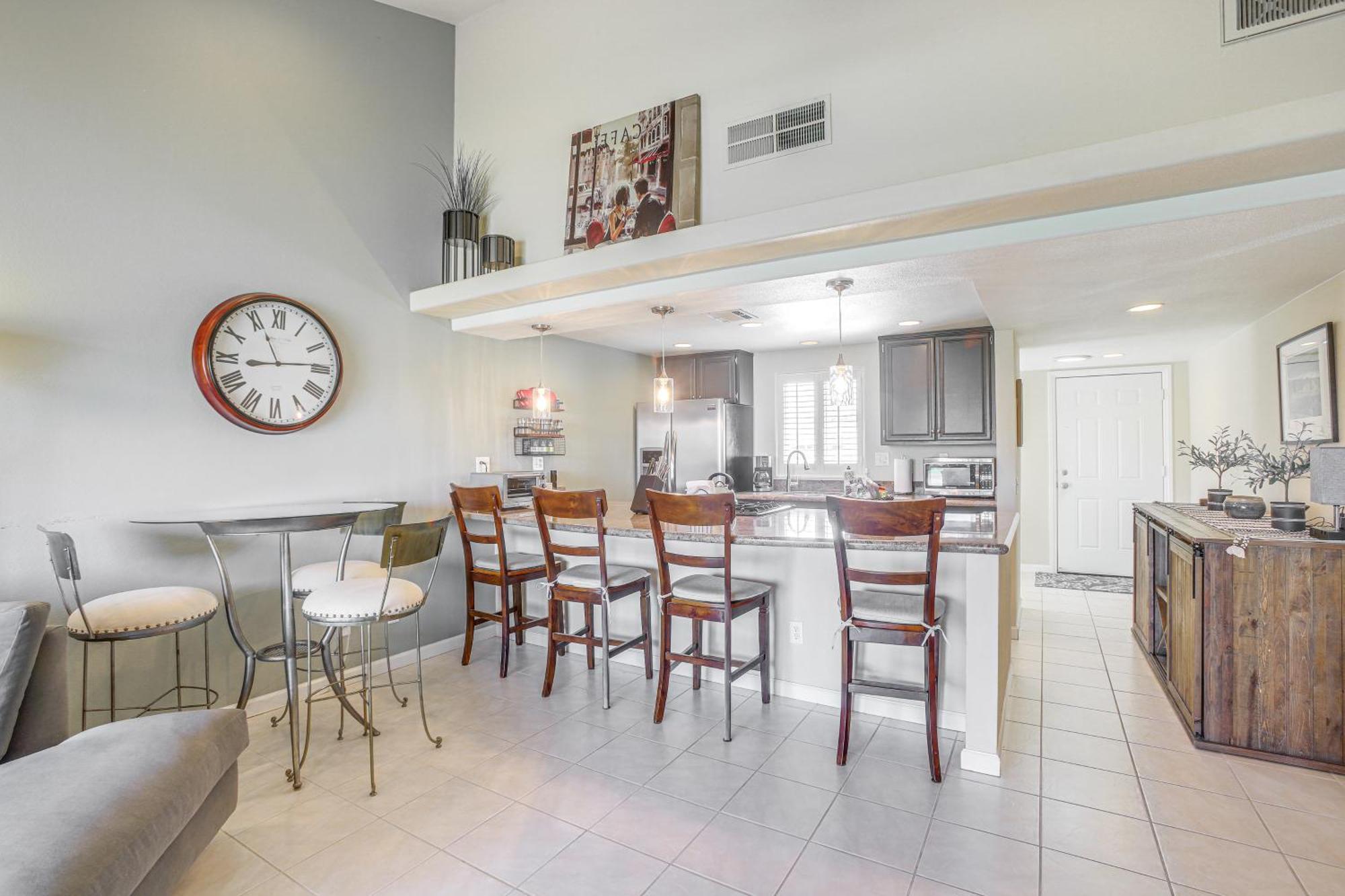 Games, Grill And Golf Course View Gem! Apartment Palm Desert