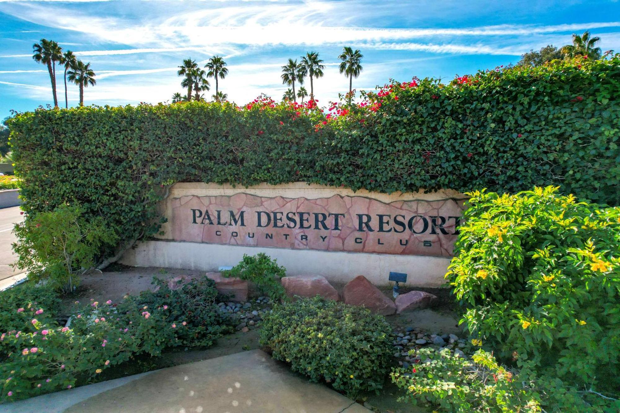 Games, Grill And Golf Course View Gem! Apartment