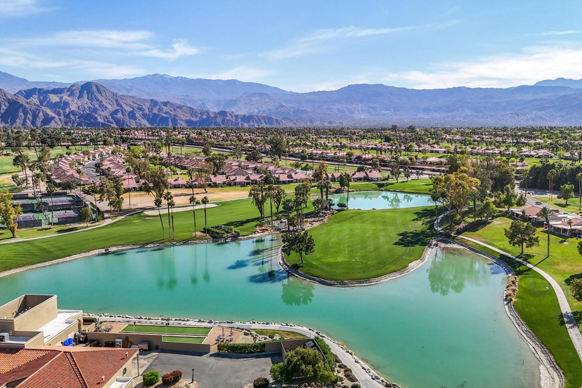Games, Grill And Golf Course View Gem!