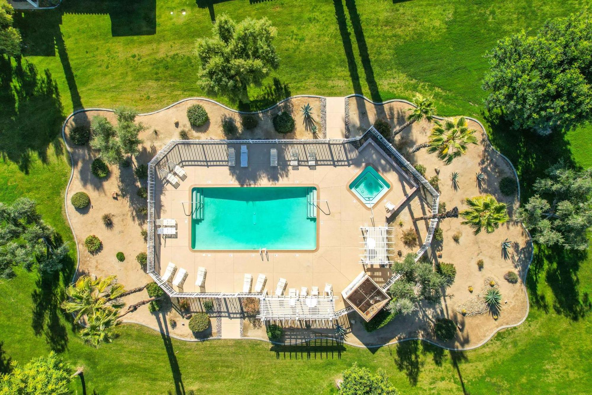 Apartment Games, Grill And Golf Course View Gem! Palm Desert