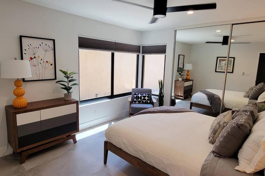 Upscale Mid Century On The W Private Hot Tub Holiday home Palm Desert