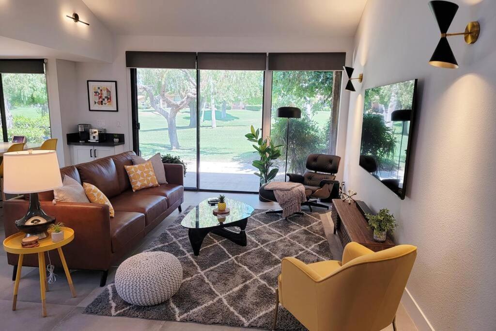Holiday home Upscale Mid Century On The W Private Hot Tub Palm Desert