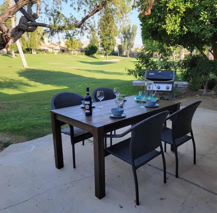 Holiday home Upscale Mid Century On The W Private Hot Tub *