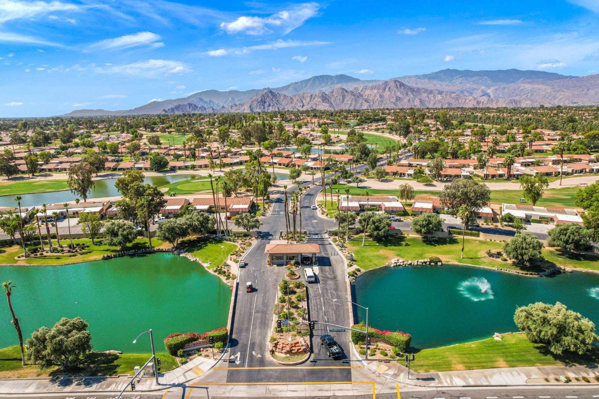 With Golf And Mountain Views! Holiday home Palm Desert