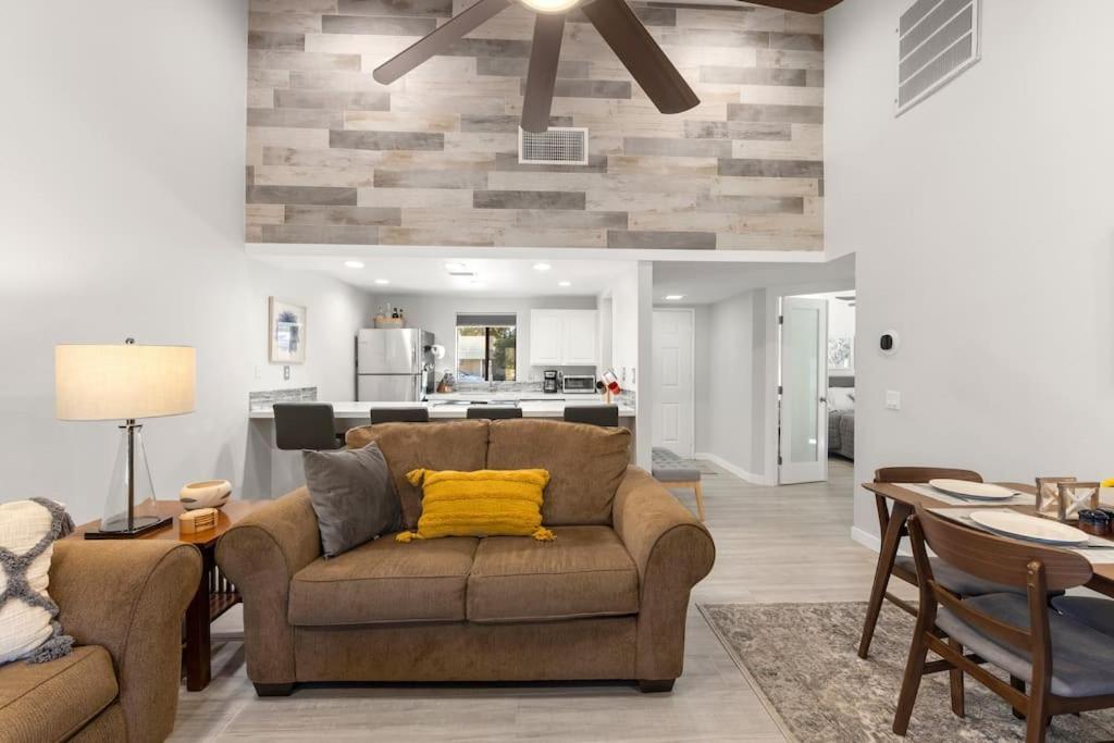 Luxurious Fairway Country Club Palm Desert