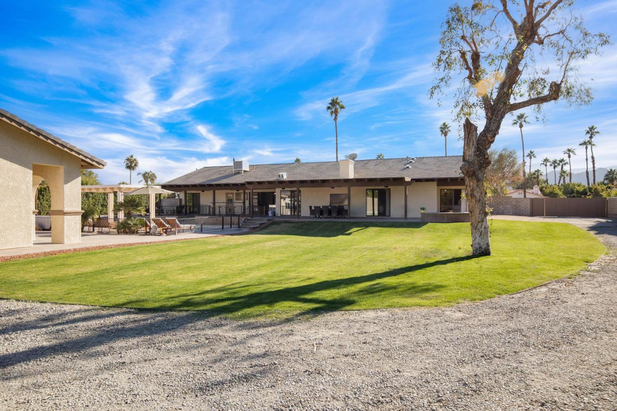 Holiday home Pool Sports Court Game Garage Fire Pit Casita Olivano Ranch By Avantstay