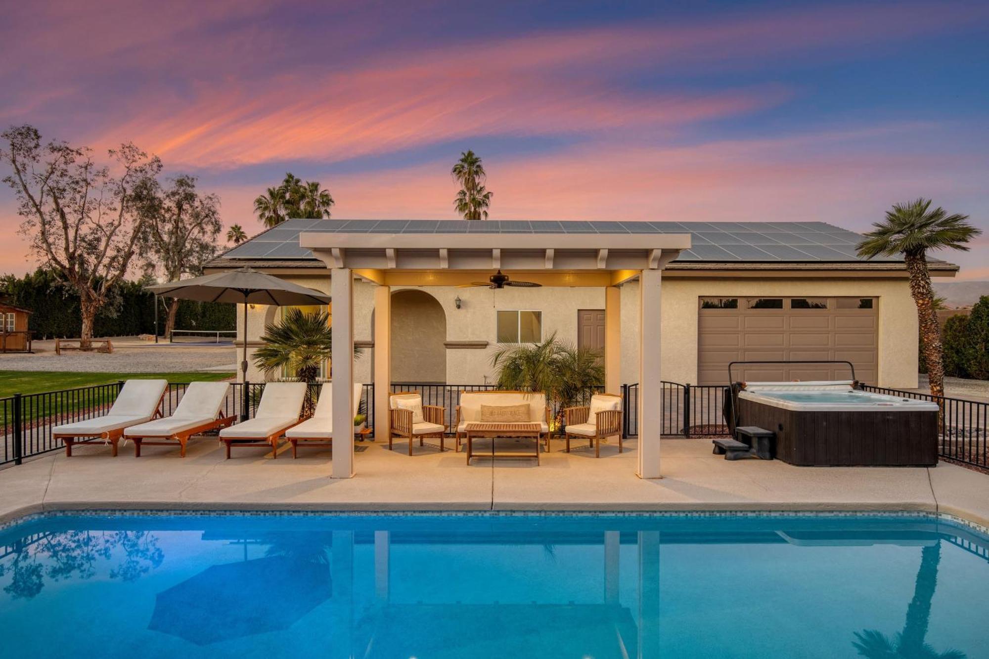 Pool Sports Court Game Garage Fire Pit Casita Olivano Ranch By Avantstay Holiday home *