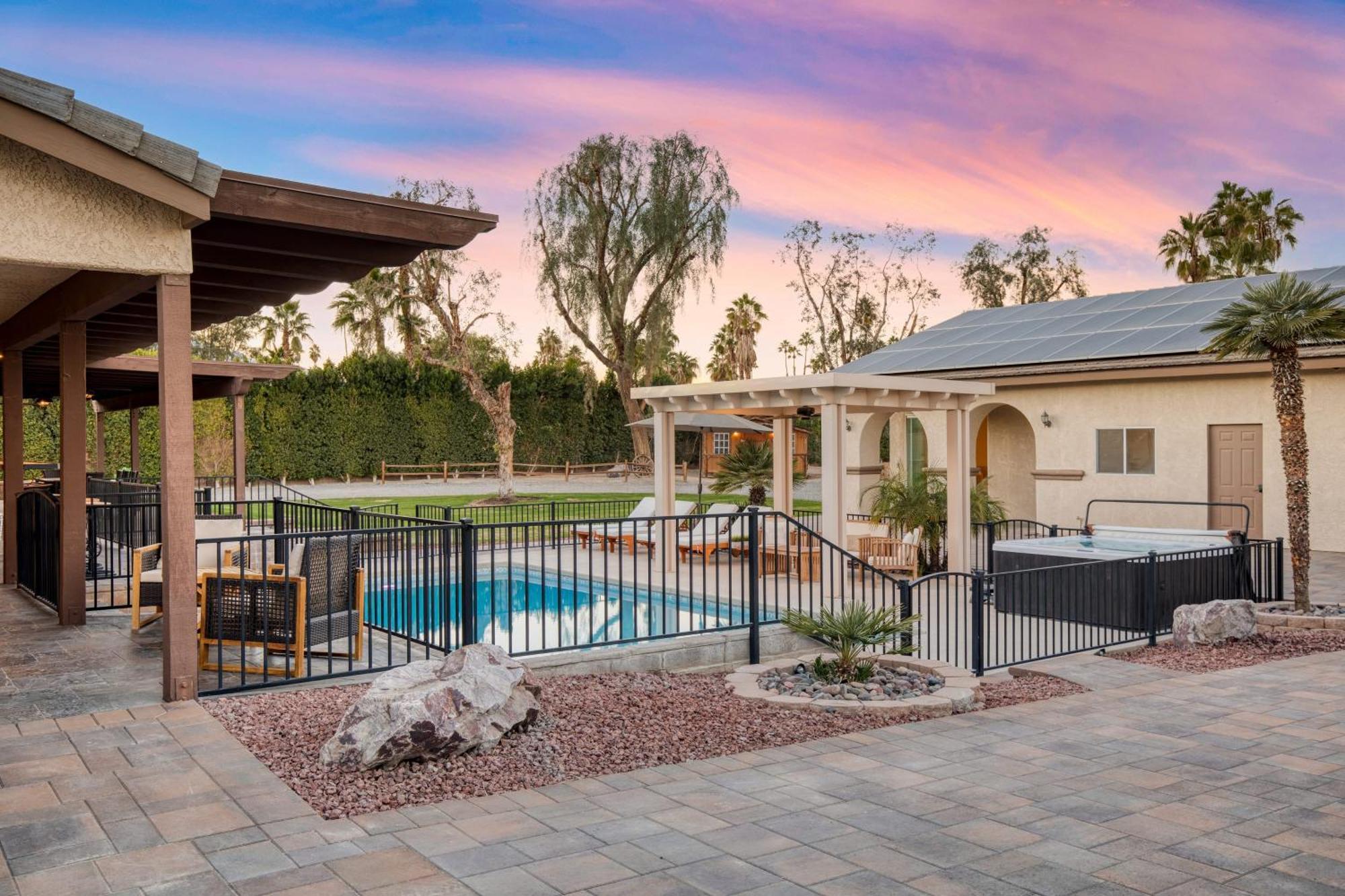 Pool Sports Court Game Garage Fire Pit Casita Olivano Ranch By Avantstay Holiday home Palm Desert