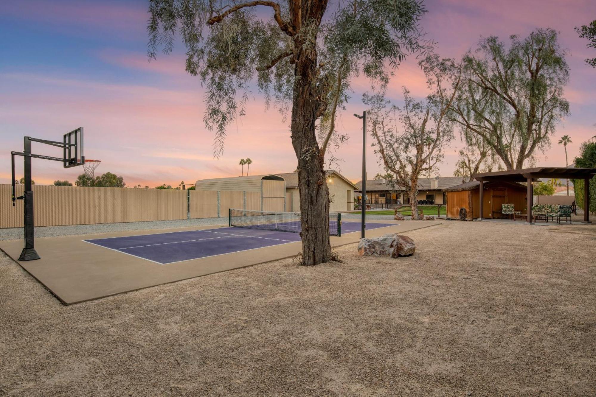 Holiday home Pool Sports Court Game Garage Fire Pit Casita Olivano Ranch By Avantstay *