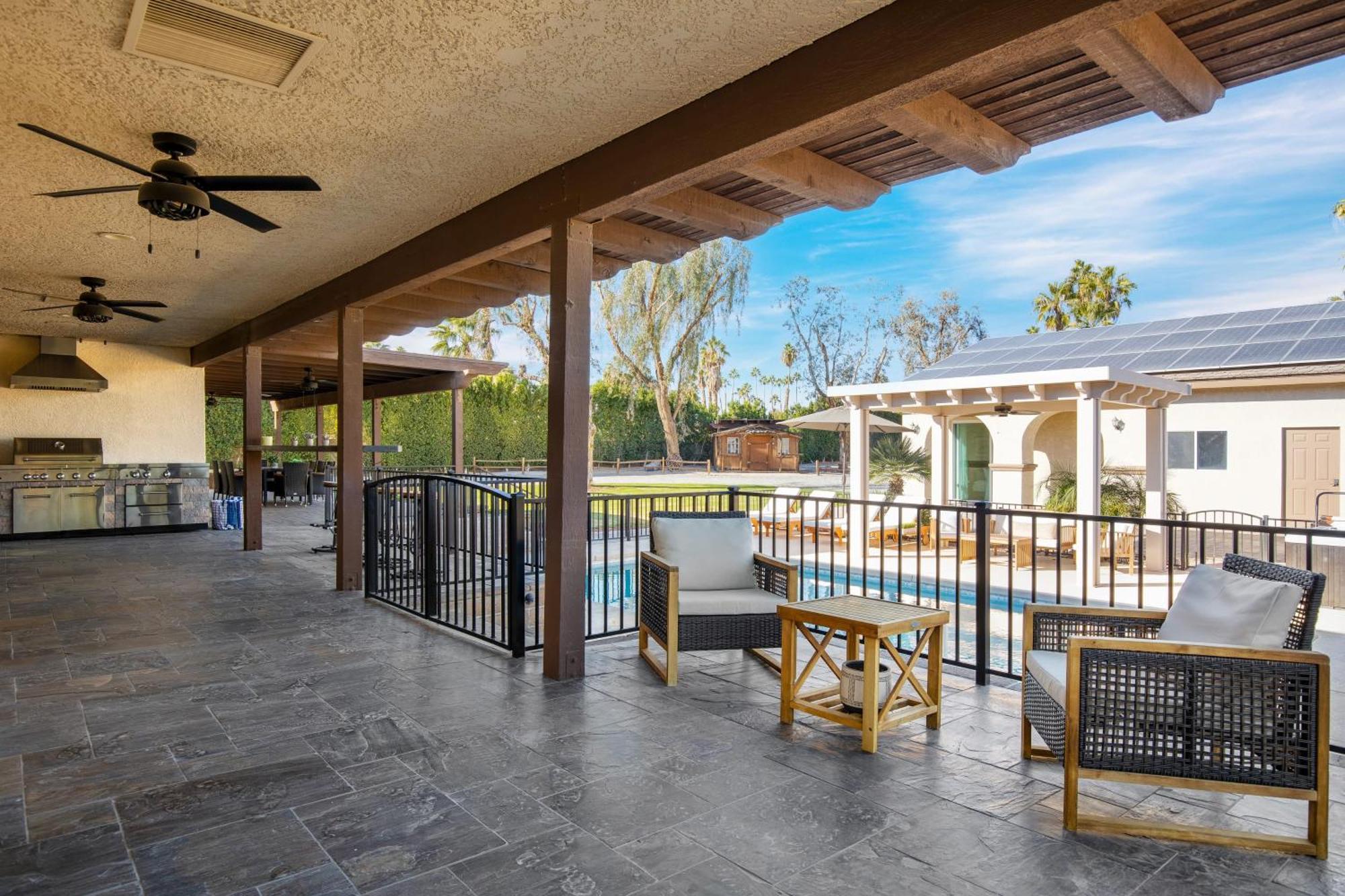 Holiday home Pool Sports Court Game Garage Fire Pit Casita Olivano Ranch By Avantstay