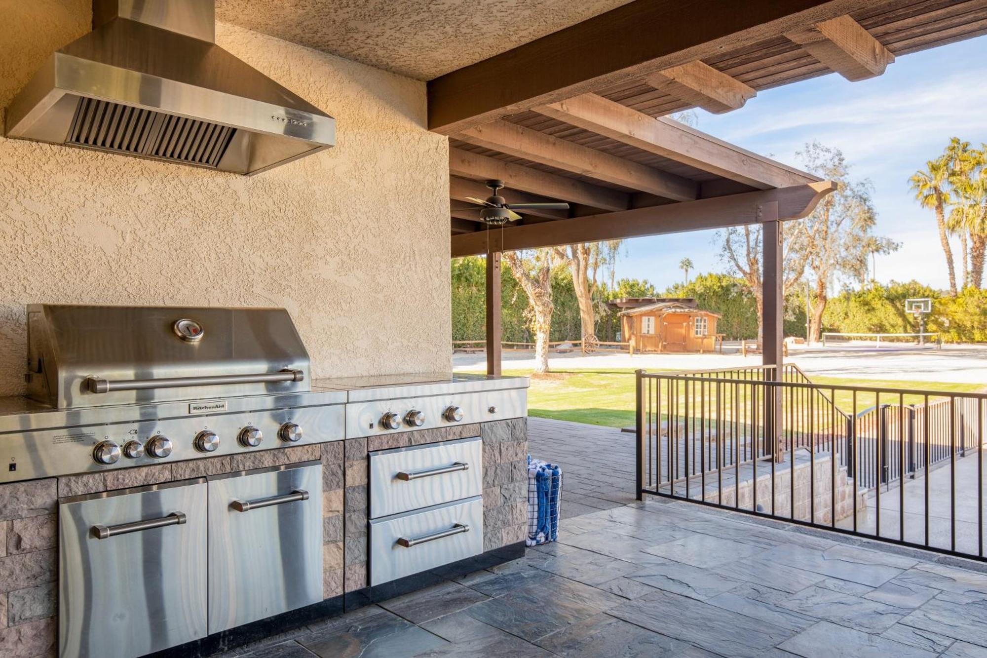 Holiday home Pool Sports Court Game Garage Fire Pit Casita Olivano Ranch By Avantstay *