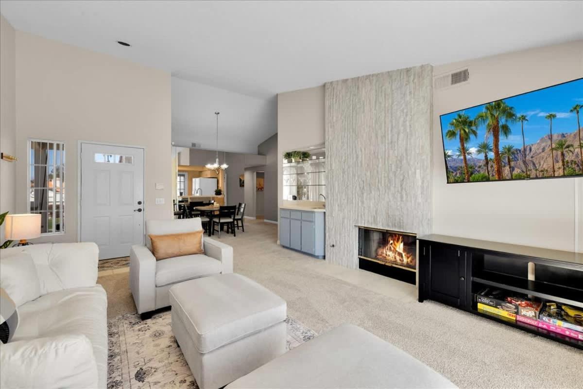 Desert Court Oasis- Views Pools And Perfection *