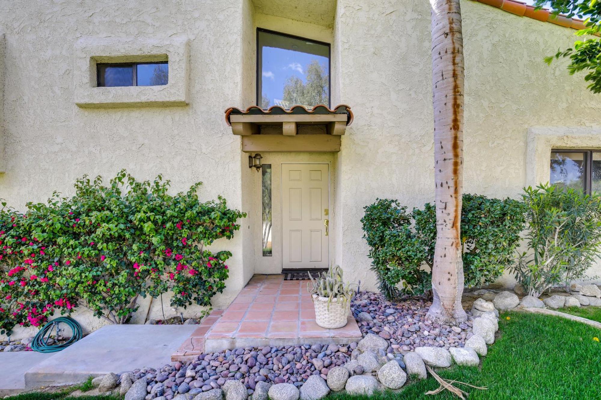 4 Mi To Indian Wells Bright Townhome! Holiday home Palm Desert