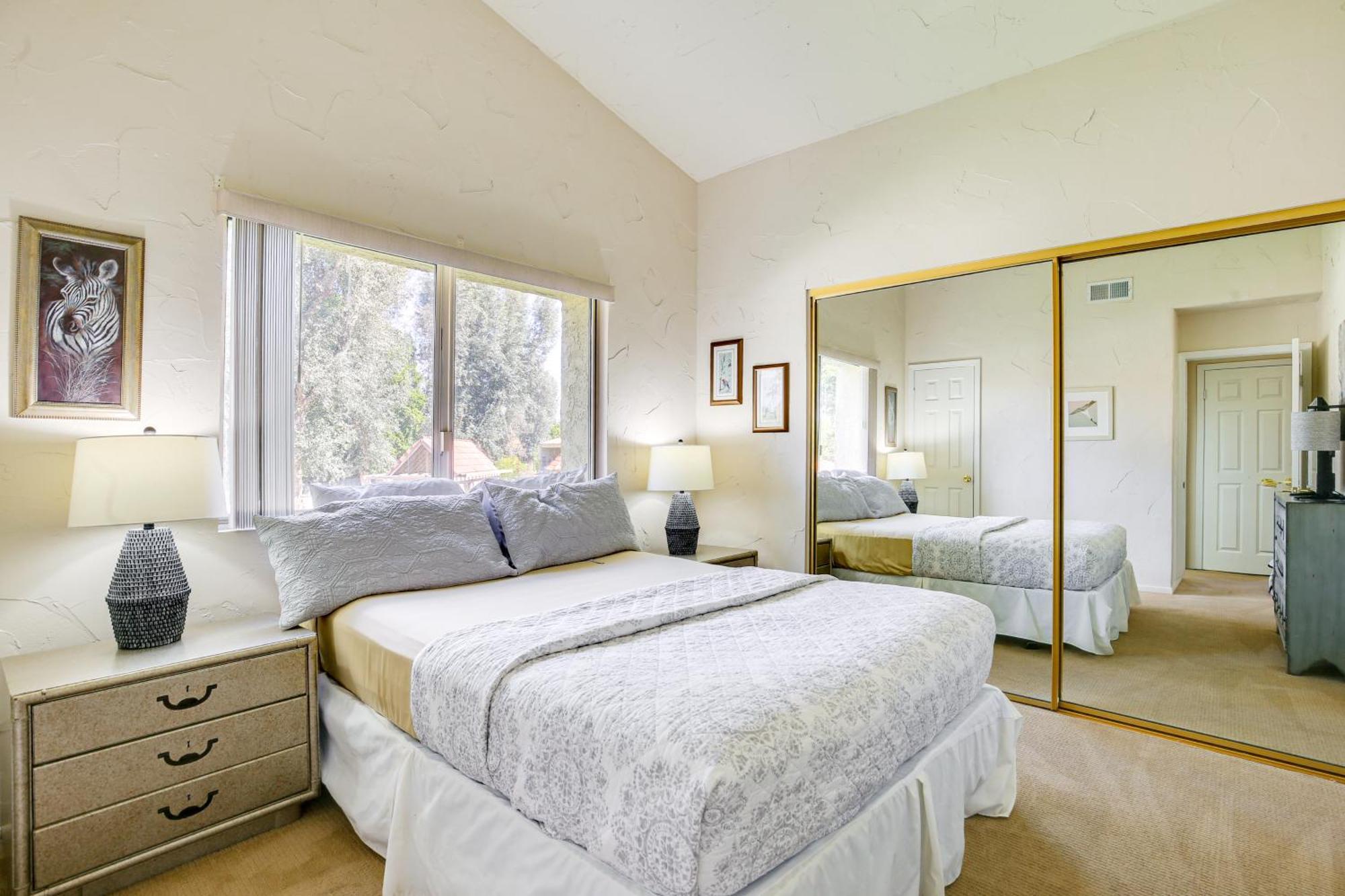 4 Mi To Indian Wells Bright Townhome! *