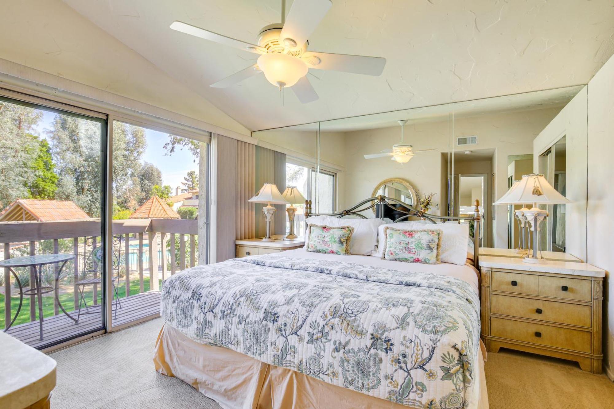 4 Mi To Indian Wells Bright Townhome!