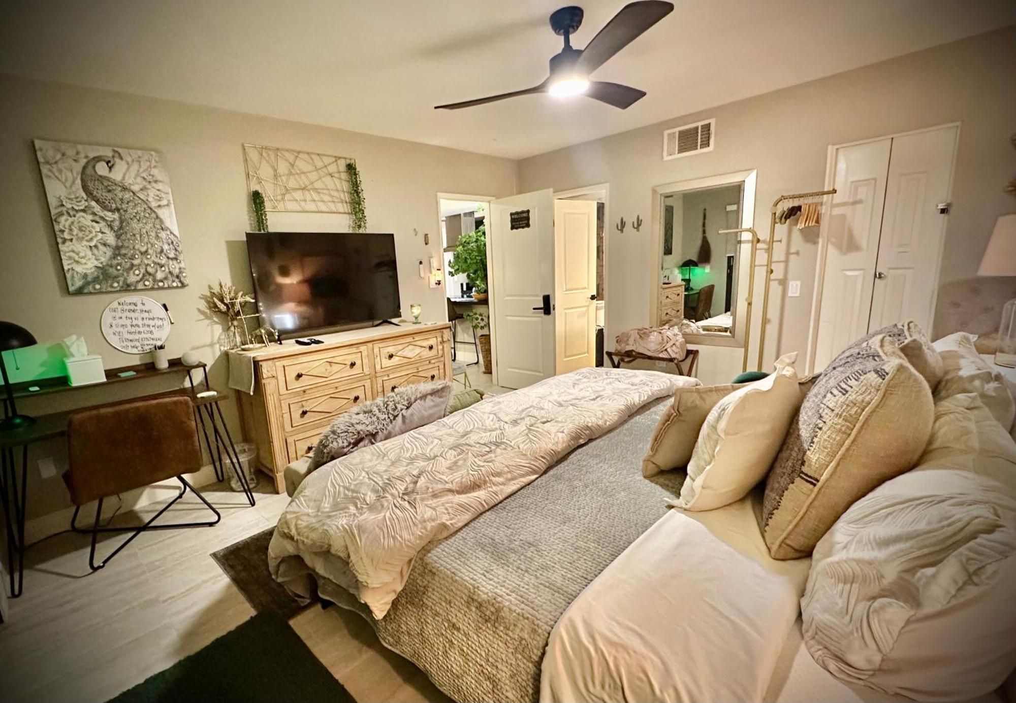 Spacious 2 Bedroom 2 Ba On Golf Course