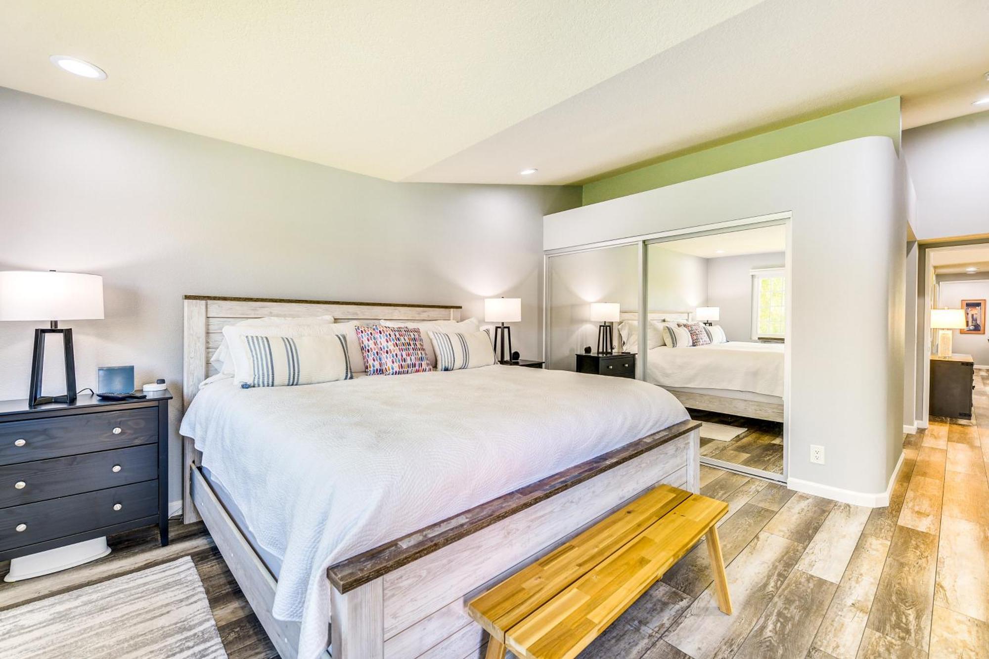 Newly Renovated Community Pool! Apartment