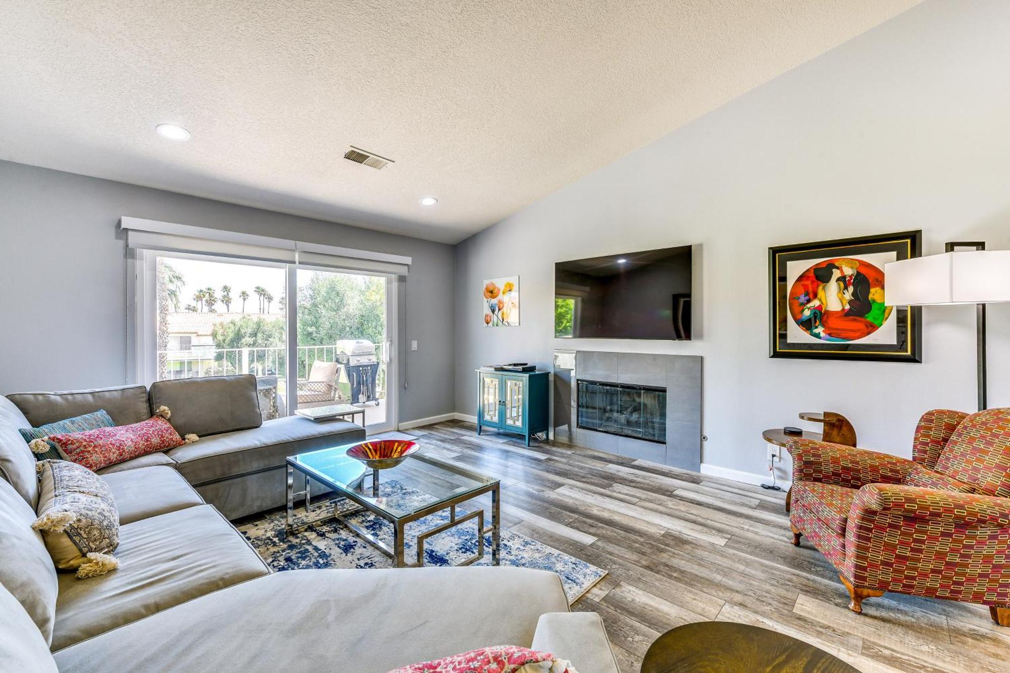 Apartment Newly Renovated Community Pool! *