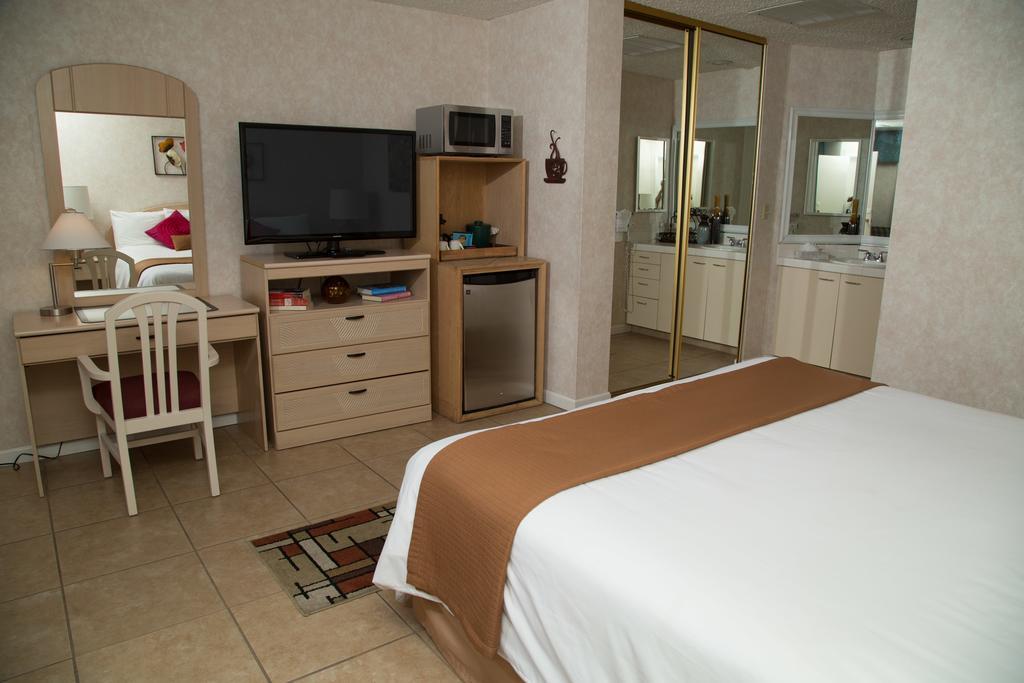 The At Deep Canyon Palm Desert
