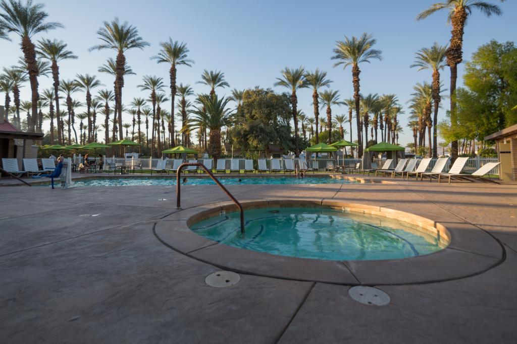 Palm Springs 1 *