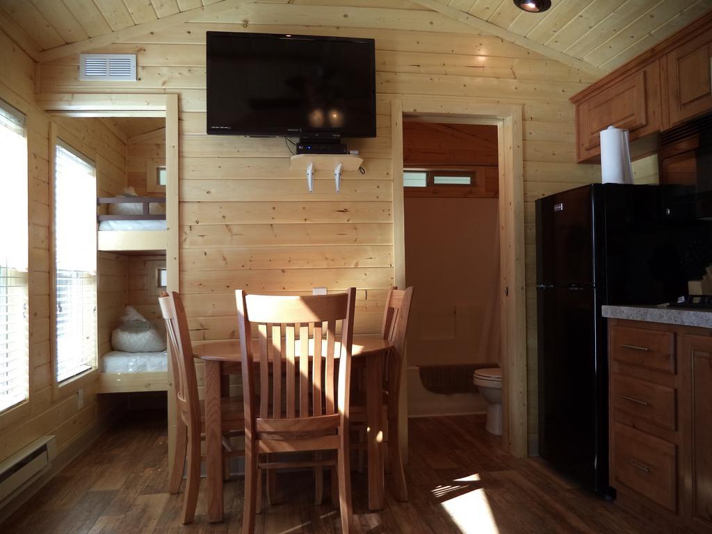Palm Springs Camping Cabin 4 Holiday park