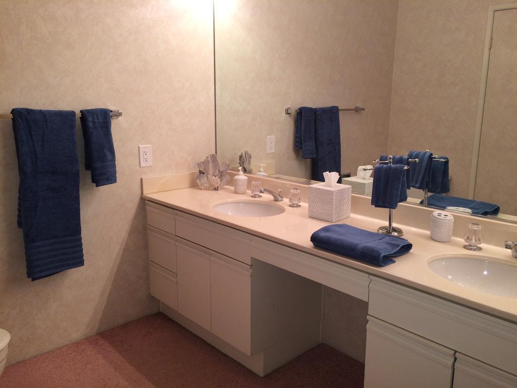 Holiday home Palm Valley Country Club, Pickleball, Tennis, Gym, Clubhouse, Swimming Pools, Lux, Spac 2 Bdrms Den 2 Ba *