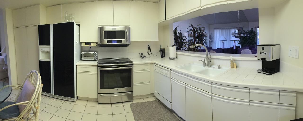 Palm Valley Country Club, Pickleball, Tennis, Gym, Clubhouse, Swimming Pools, Lux, Spac 2 Bdrms Den 2 Ba Palm Desert