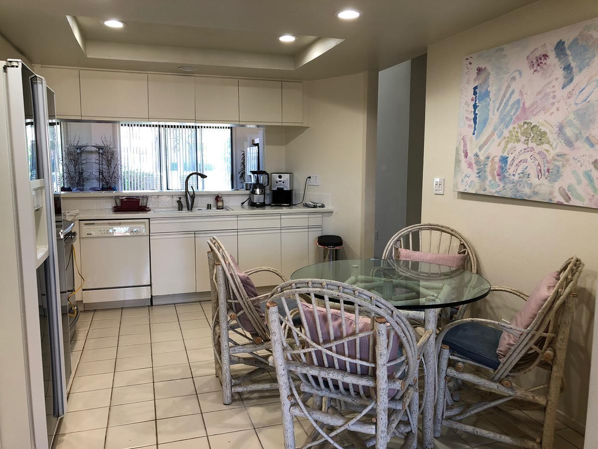 Palm Valley Country Club, Pickleball, Tennis, Gym, Clubhouse, Swimming Pools, Lux, Spac 2 Bdrms Den 2 Ba *