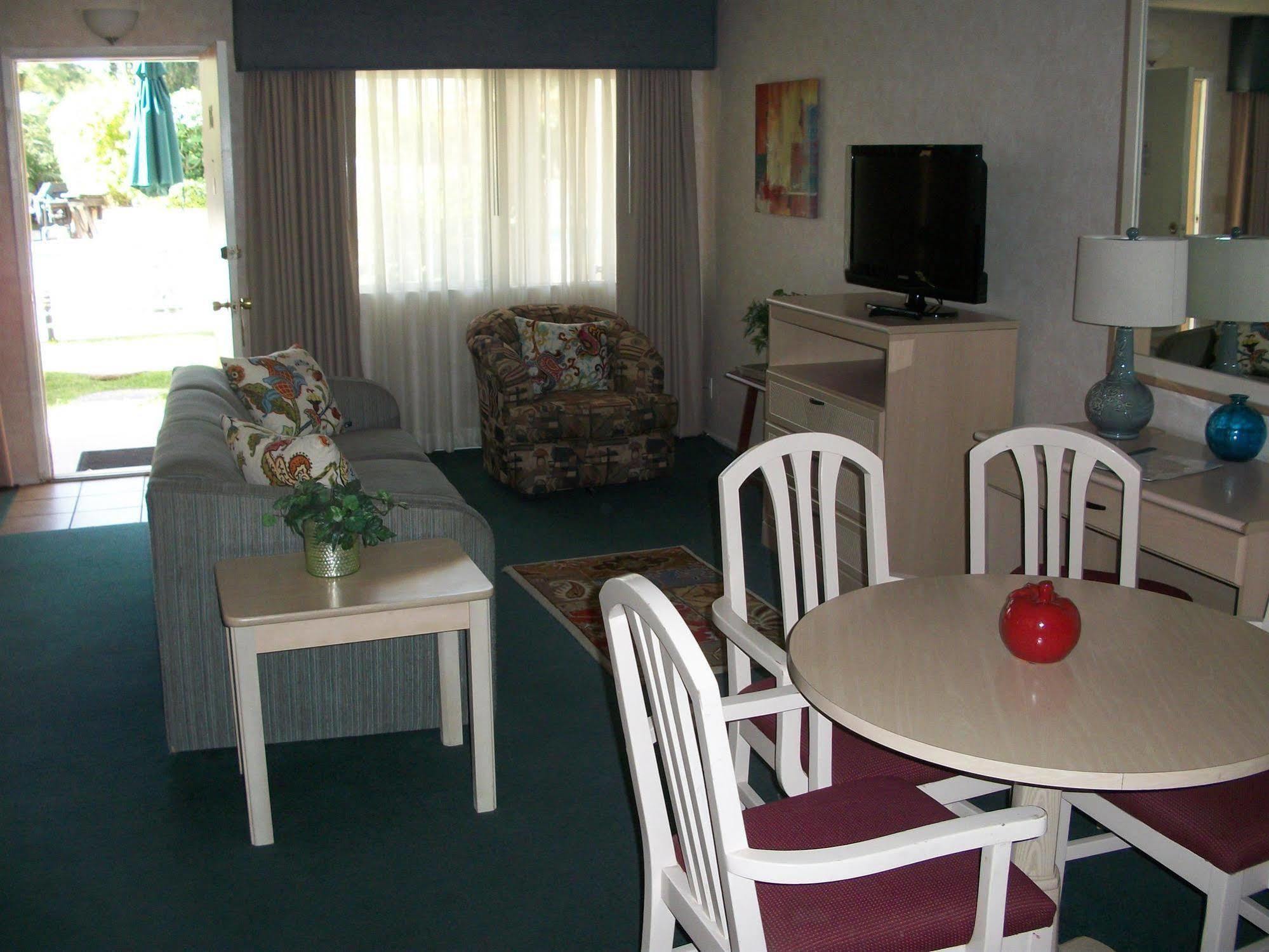 The At Deep Canyon Hotel 3*