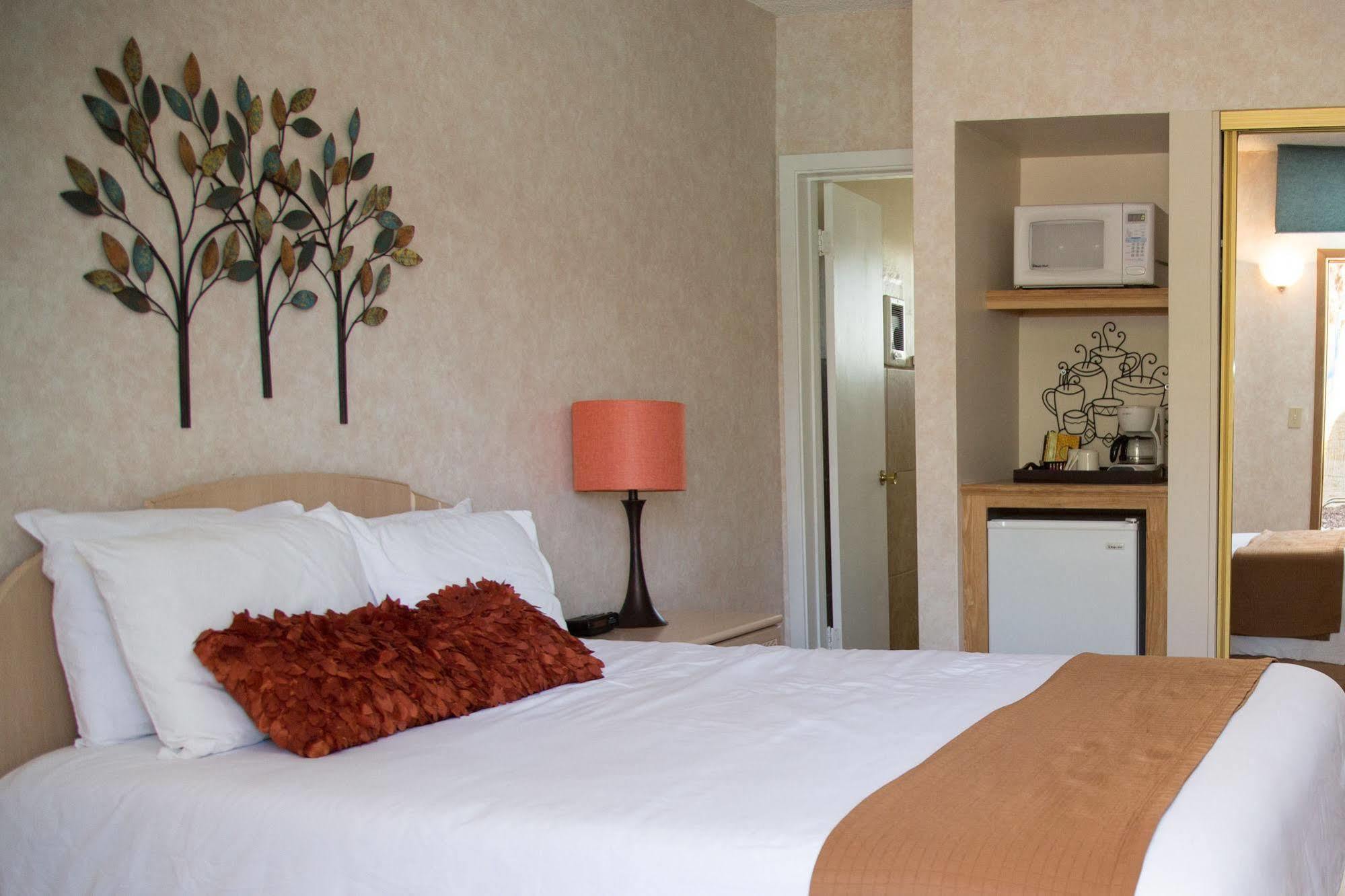 The At Deep Canyon 3*