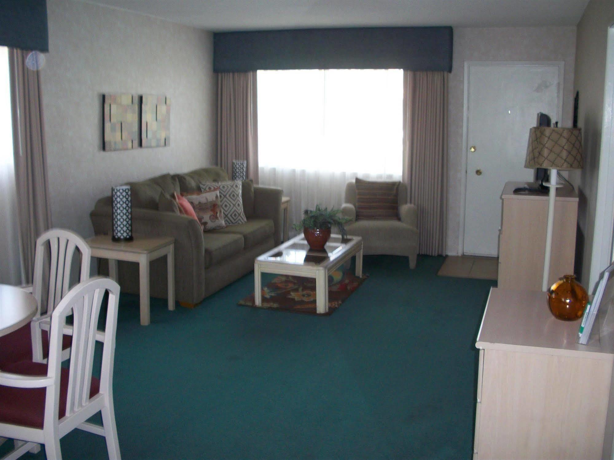 The At Deep Canyon 3*