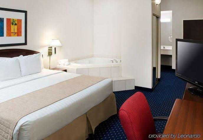 Courtyard 3*